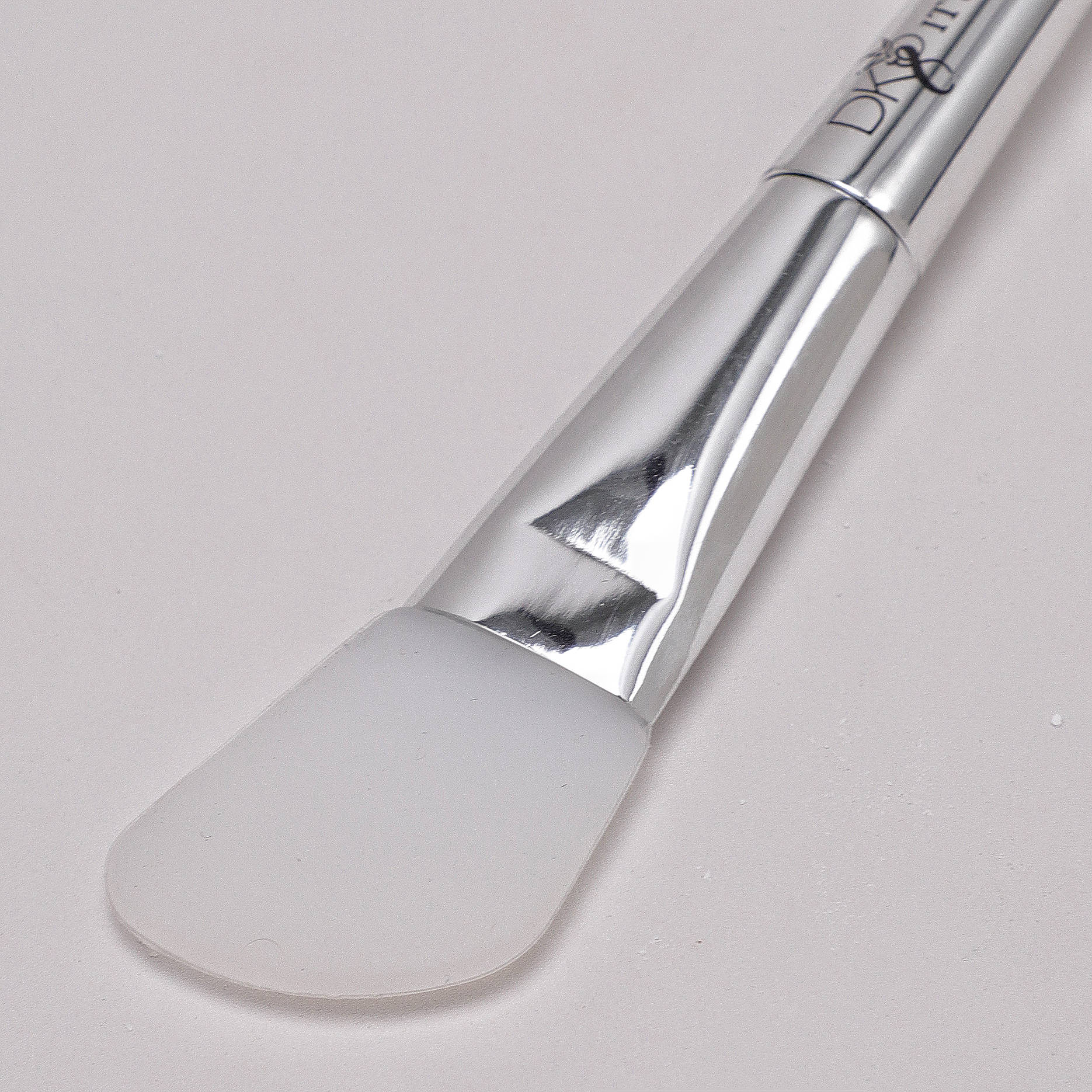 DKEIGHT ™ SILICONE ANGLE APPLICATOR